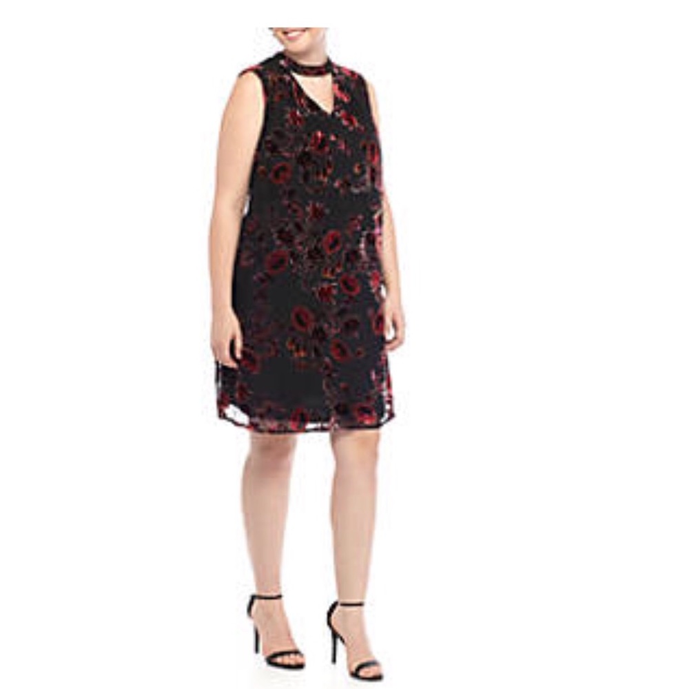 Gigi V-Neck Flocked Floral Dress